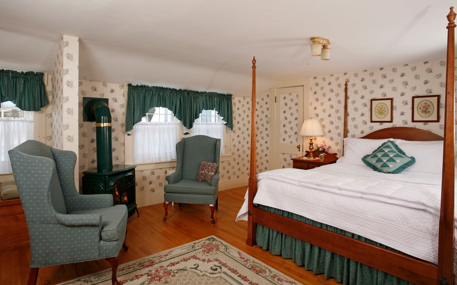 The "Must-Do" Things to do in the White Mountains 2 Stay at the best Bed and Breakfast in New Hampshire and enjoy a spacious guest room like this with a four poster bed and seating area.
